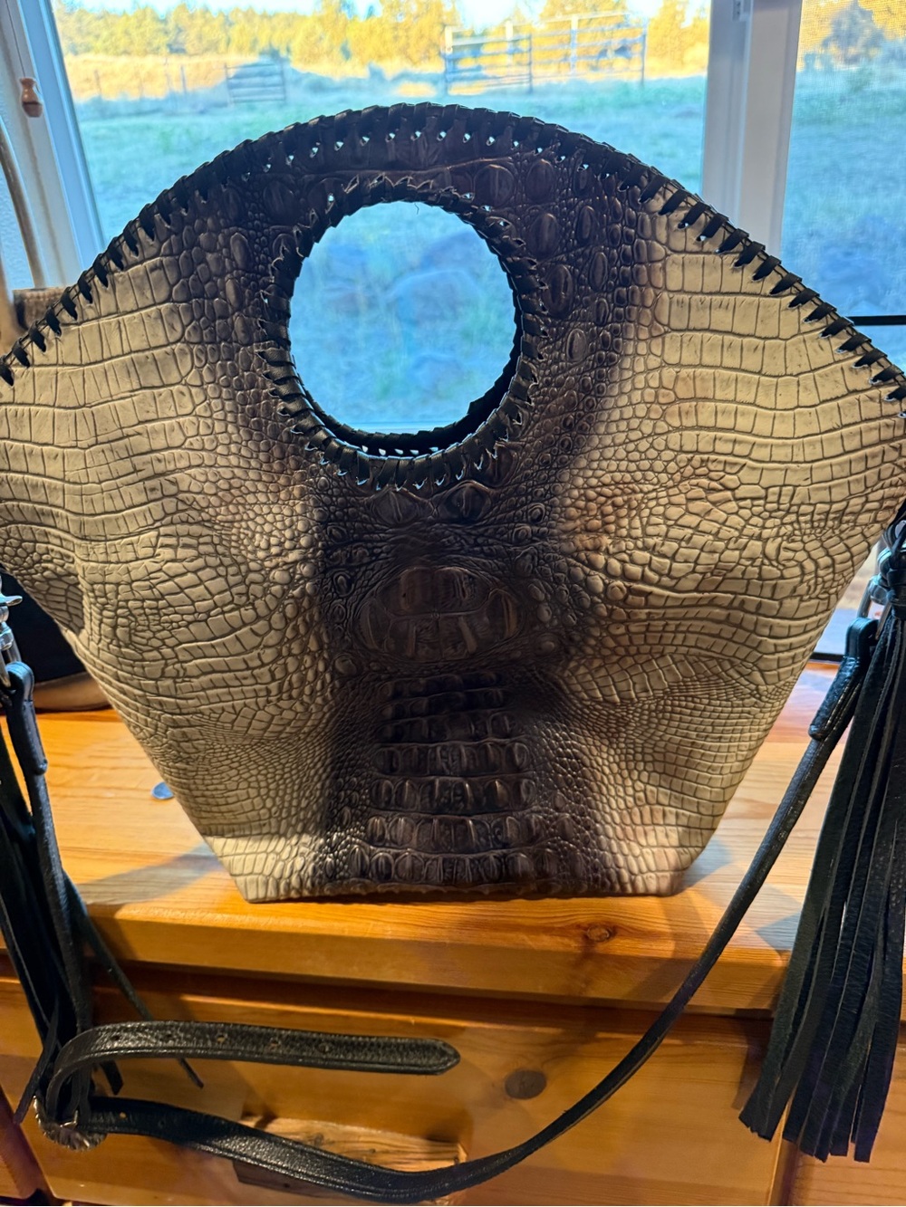 Stylish Croc-Embossed Circle Handle Tote — Black and Gray